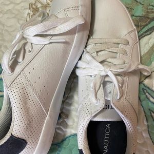 🌞3/$20 Nautica white shoes size 8.5